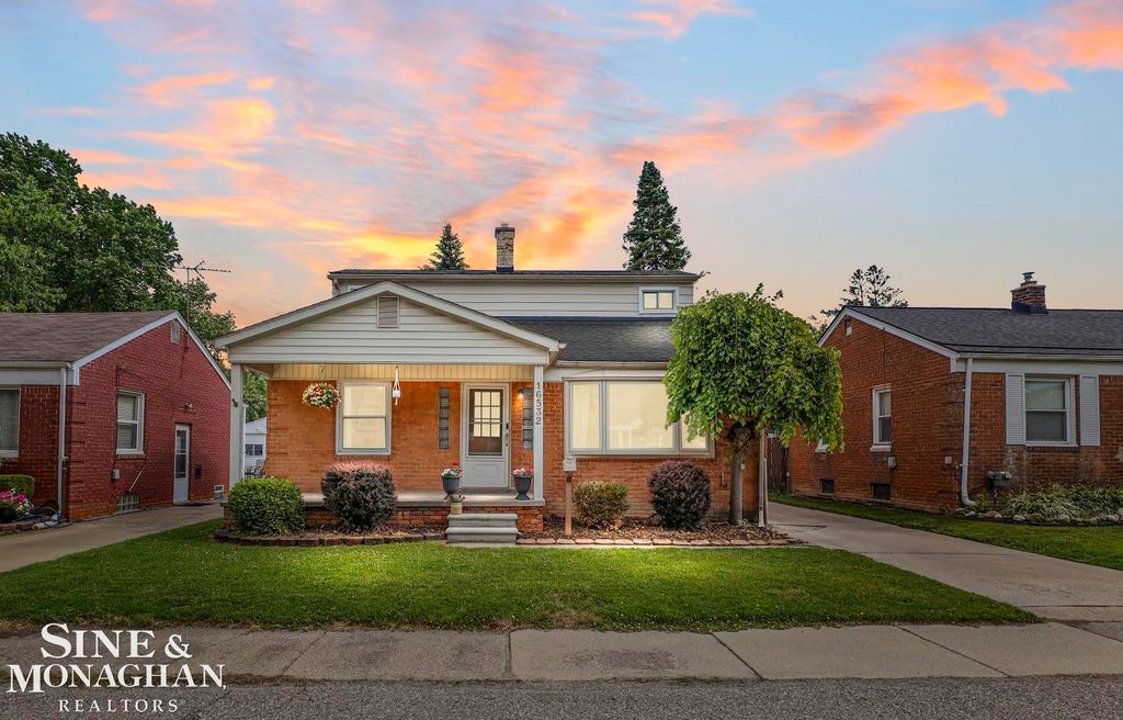 16532 Rosemary Street, Fraser, MI 48026