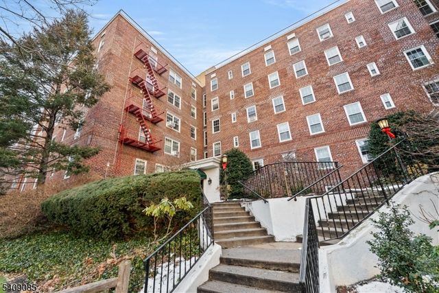 8450 Blvd East 1H, North Bergen Twp., NJ 07047