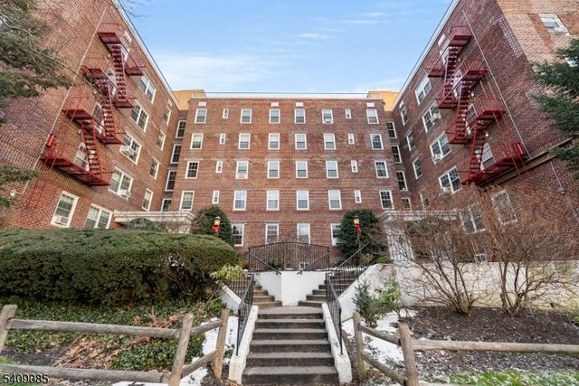 8450 Blvd East 1H, North Bergen Twp., NJ 07047