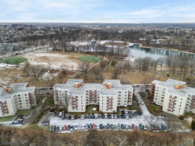 8450 Blvd East 1H, North Bergen Twp., NJ 07047