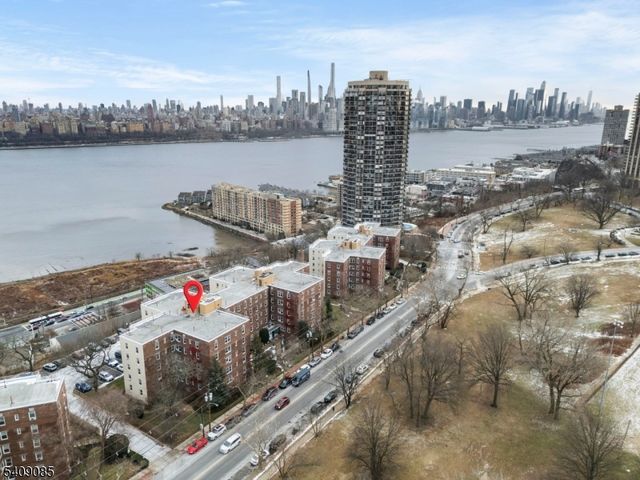 8450 Blvd East 1H, North Bergen Twp., NJ 07047