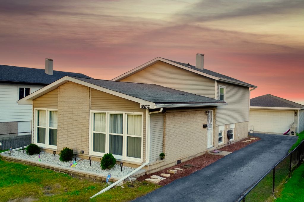 16637 Paulina Street, Markham, IL 60428