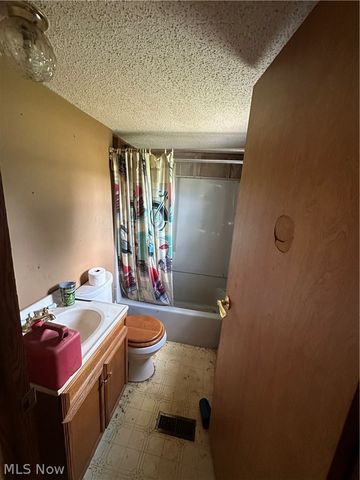 10056 Lawndell Road SW, Navarre, OH 44662