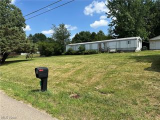 10056 Lawndell Road SW, Navarre, OH 44662