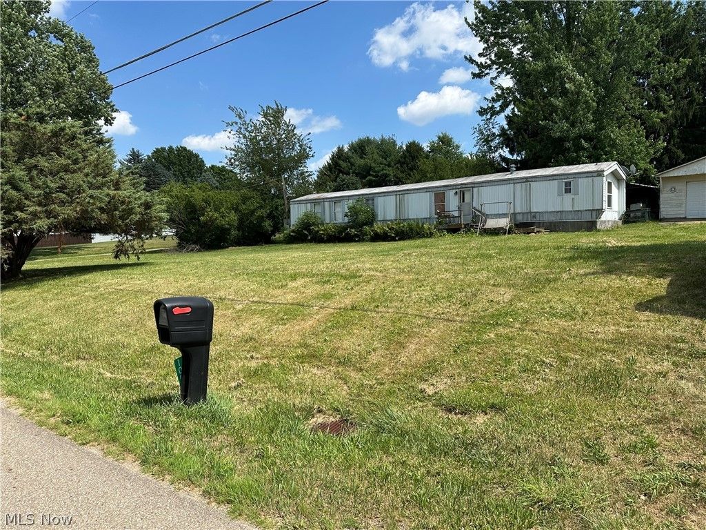 10056 Lawndell Road SW, Navarre, OH 44662