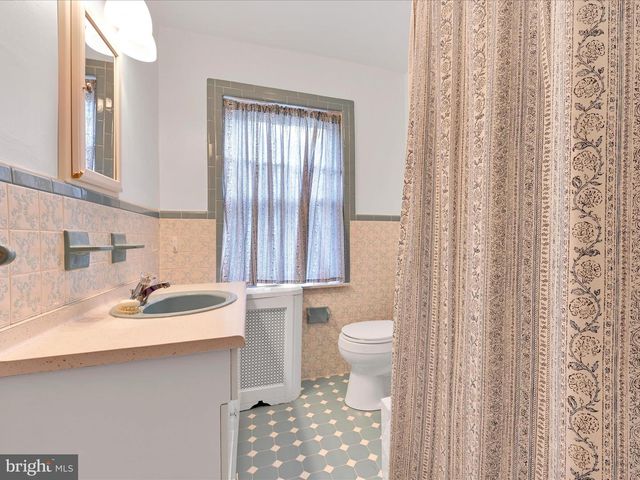 204 CHAPMAN AVE, Lansdowne, PA 19050