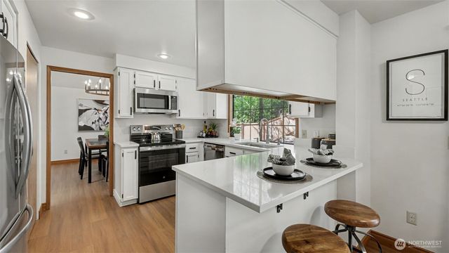 24238 SE 43rd Court, Sammamish, WA 98029