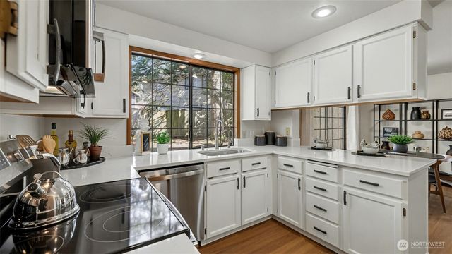 24238 SE 43rd Court, Sammamish, WA 98029