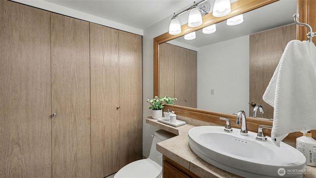 24238 SE 43rd Court, Sammamish, WA 98029