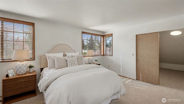 24238 SE 43rd Court, Sammamish, WA 98029