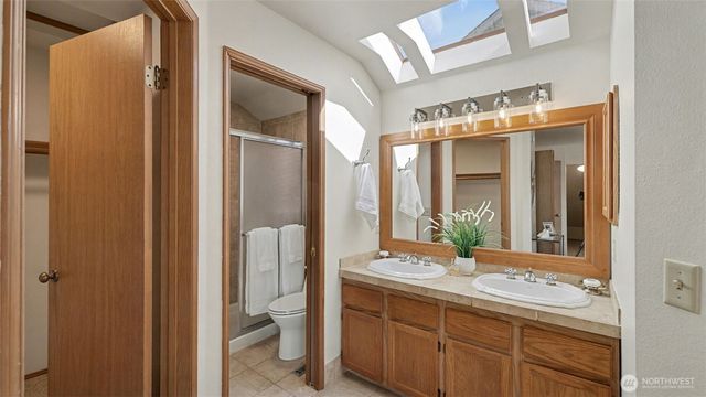 24238 SE 43rd Court, Sammamish, WA 98029