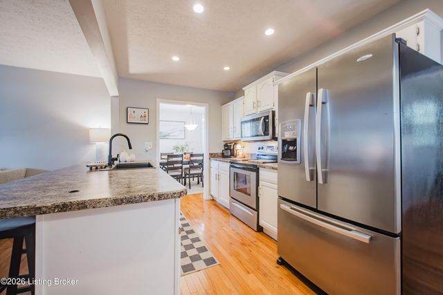 7106 Uranus Dr, Louisville, KY 40258