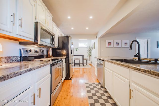 7106 Uranus Dr, Louisville, KY 40258