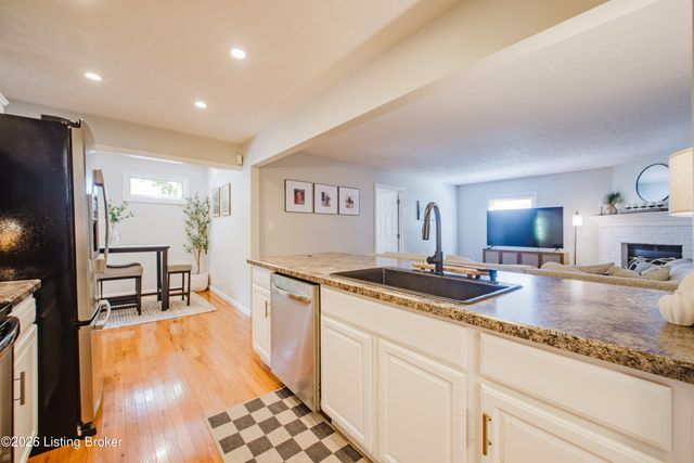 7106 Uranus Dr, Louisville, KY 40258
