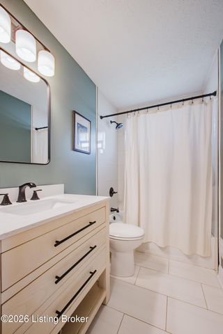 7106 Uranus Dr, Louisville, KY 40258