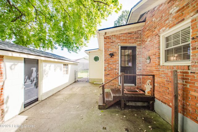 7106 Uranus Dr, Louisville, KY 40258