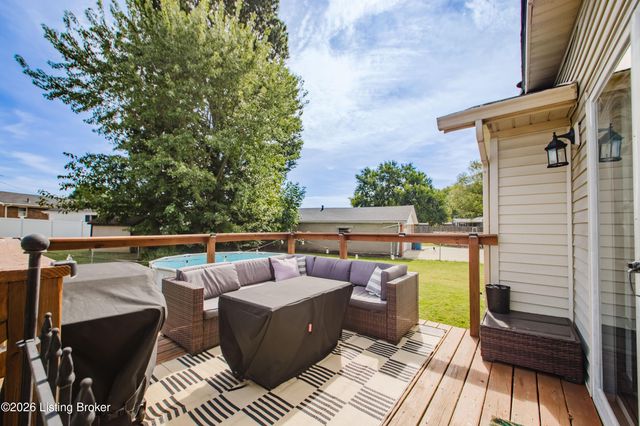 7106 Uranus Dr, Louisville, KY 40258