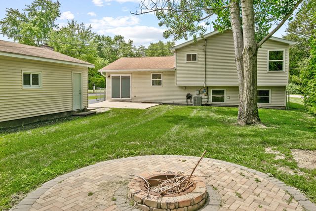 219 Countryside Lane, Lindenhurst, IL 60046
