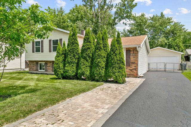 219 Countryside Lane, Lindenhurst, IL 60046