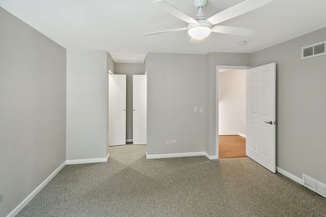 219 Countryside Lane, Lindenhurst, IL 60046