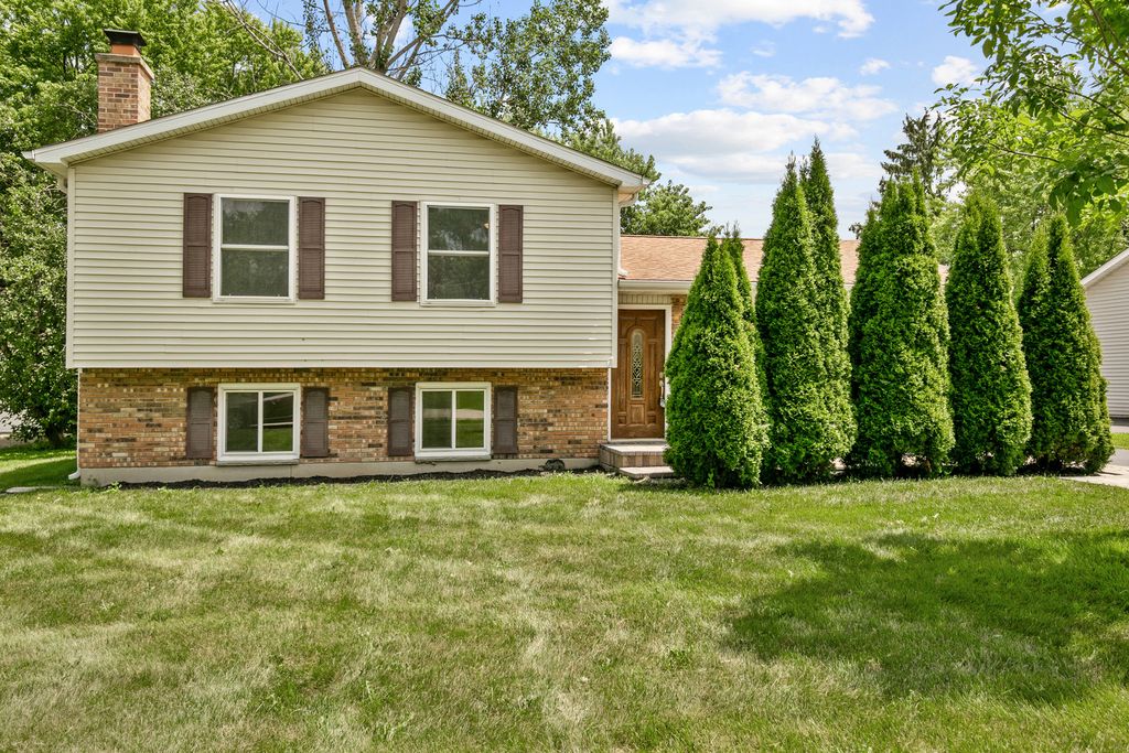 219 Countryside Lane, Lindenhurst, IL 60046