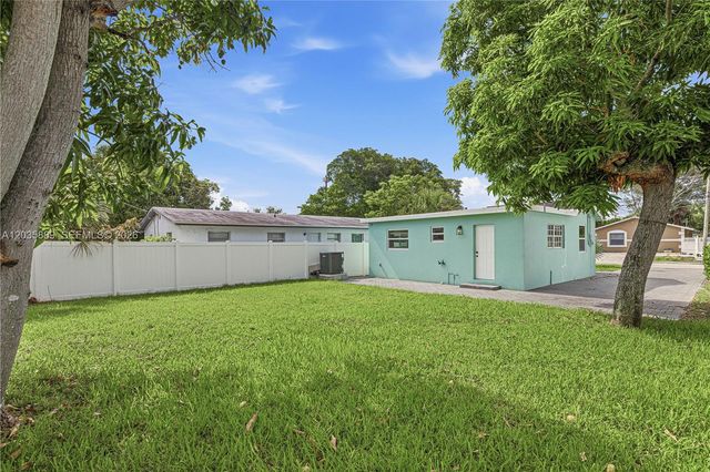 335 NE 12th Avenue, Boynton Beach, FL 33435