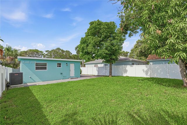 335 NE 12th Avenue, Boynton Beach, FL 33435