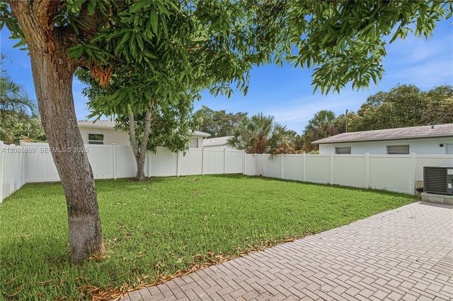 335 NE 12th Avenue, Boynton Beach, FL 33435