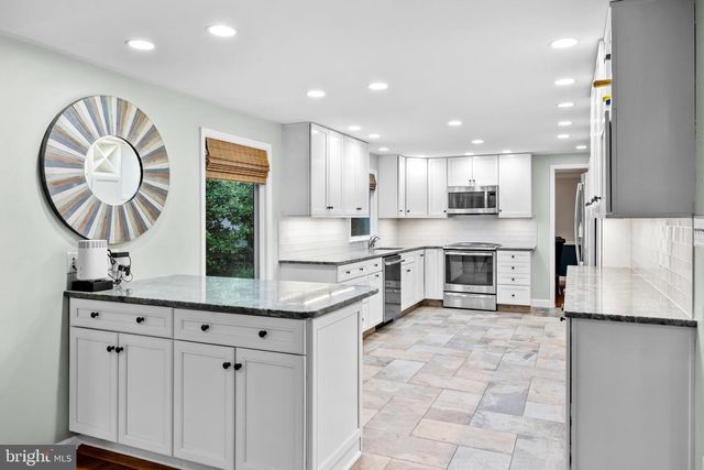 9006 NOMINI LN, Alexandria, VA 22309