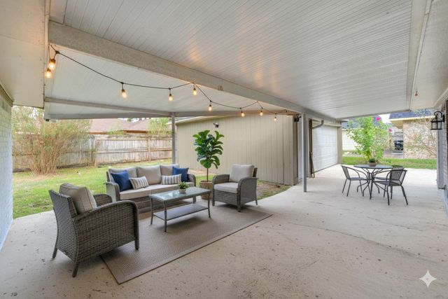 6430 Pirtlewood Circle, Houston, TX 77088