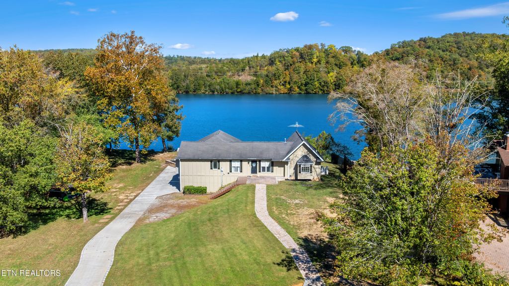 8115 River Drive, Oak Ridge, TN 37830