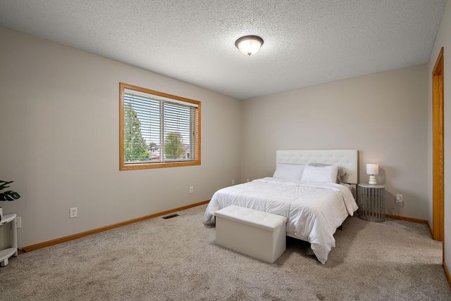 7331 Lamont Avenue NE, Albertville, MN 55301