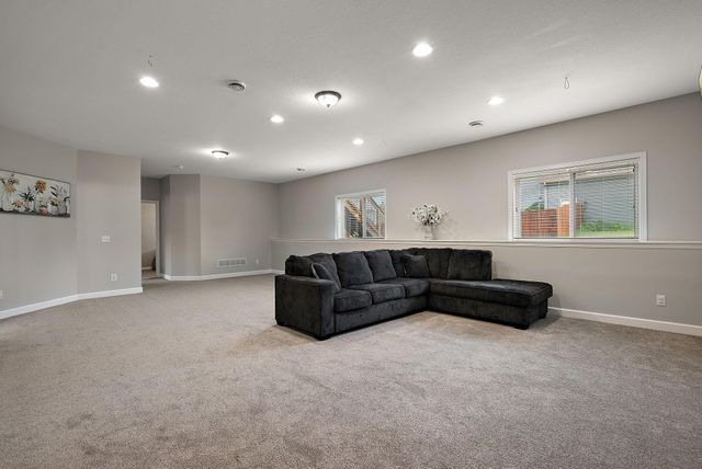 7331 Lamont Avenue NE, Albertville, MN 55301