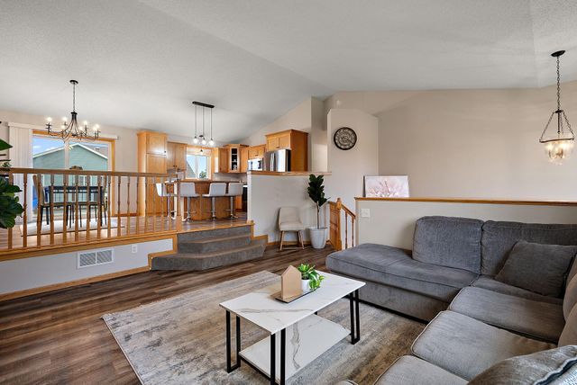 7331 Lamont Avenue NE, Albertville, MN 55301