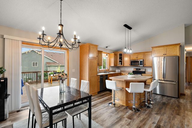 7331 Lamont Avenue NE, Albertville, MN 55301