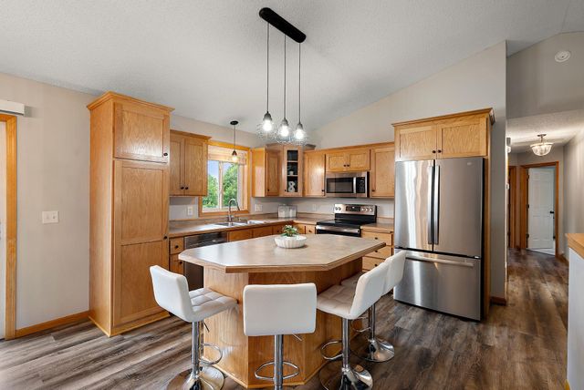 7331 Lamont Avenue NE, Albertville, MN 55301