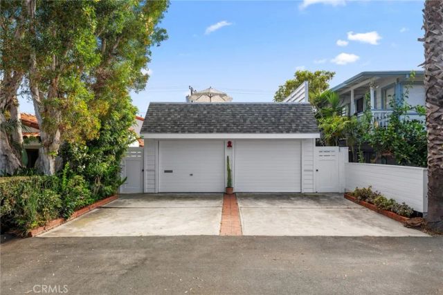 1143 Catalina Street, Laguna Beach, CA 92651