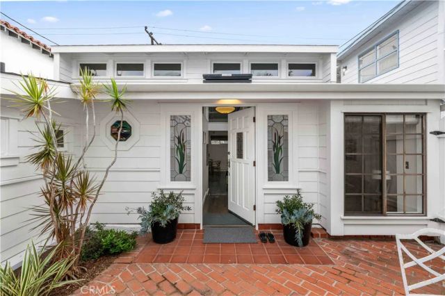 1143 Catalina Street, Laguna Beach, CA 92651