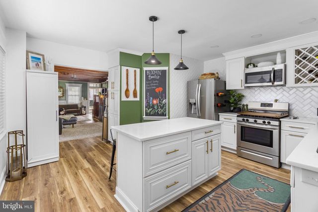 213 SAINT MARY ST, Burlington, NJ 08016