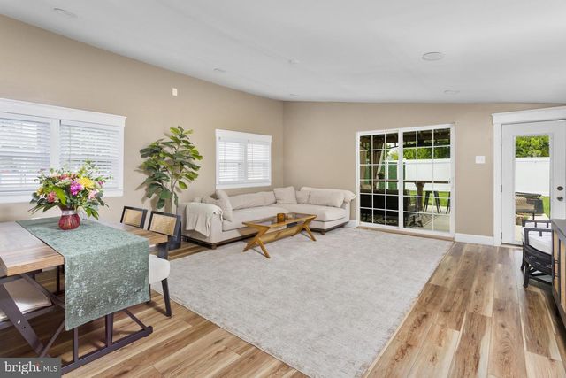 213 SAINT MARY ST, Burlington, NJ 08016