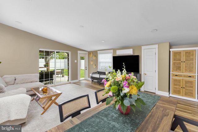213 SAINT MARY ST, Burlington, NJ 08016