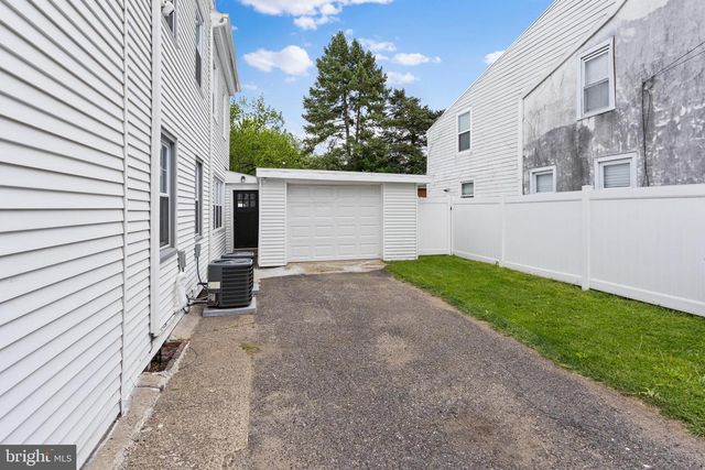 213 SAINT MARY ST, Burlington, NJ 08016