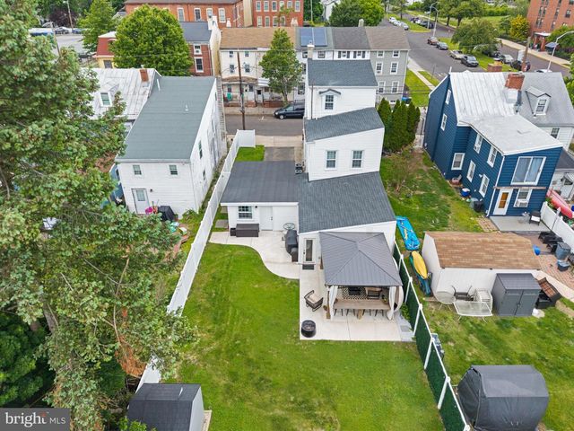 213 SAINT MARY ST, Burlington, NJ 08016