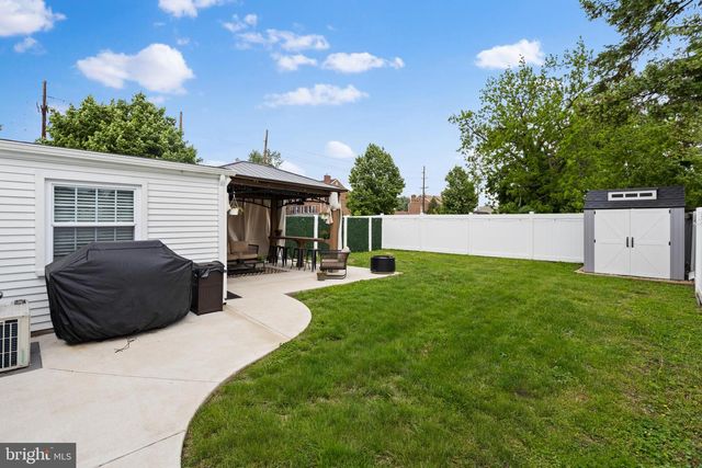 213 SAINT MARY ST, Burlington, NJ 08016