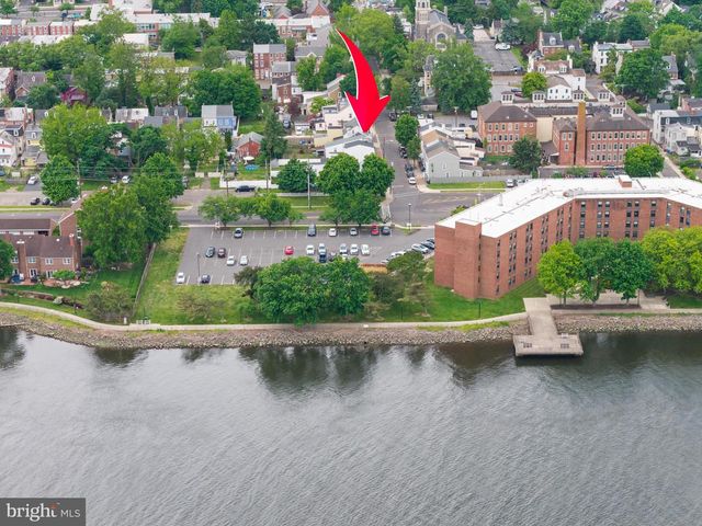 213 SAINT MARY ST, Burlington, NJ 08016