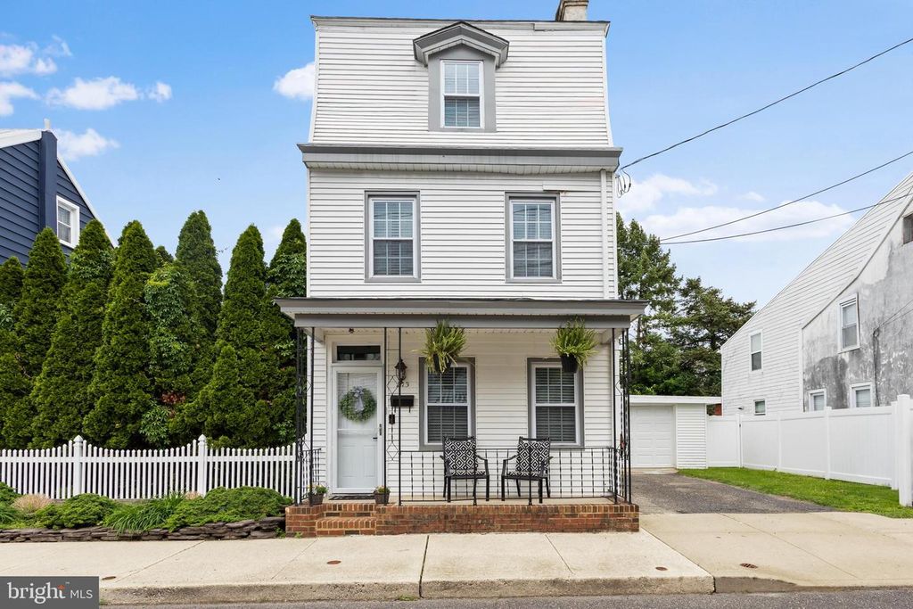 213 SAINT MARY ST, Burlington, NJ 08016