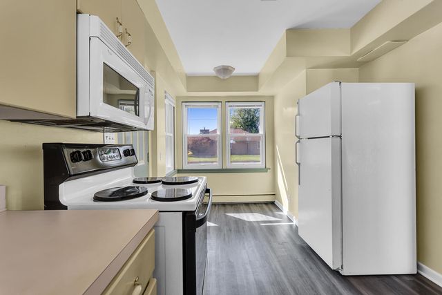 1302 Elmwood Avenue, Jackson City, MI 49203