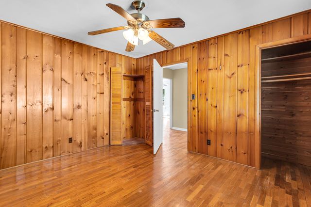 1302 Elmwood Avenue, Jackson City, MI 49203