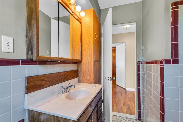 1302 Elmwood Avenue, Jackson City, MI 49203