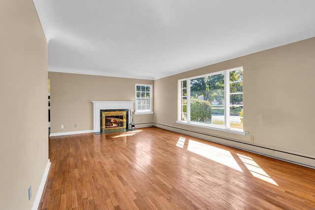 1302 Elmwood Avenue, Jackson City, MI 49203